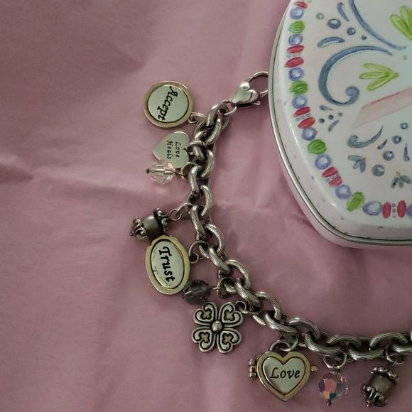 Sweet Brighton POWER OF PINK Charm Bracelet 2006 - Picture 5 of 14